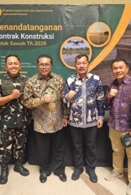 Berjuang untuk Petani, Pemkab Kerinci Teken MOU Cetak Sawah